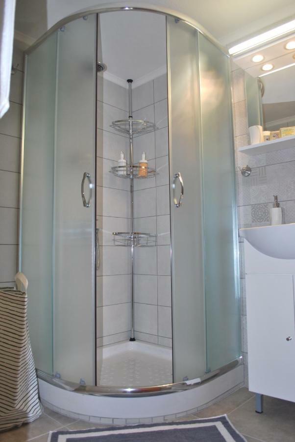 Cornelia Apartment Palaiontsiflikion Luaran gambar